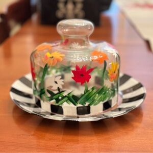 Small hand painted cake plate with dome cover
Excellent condition.